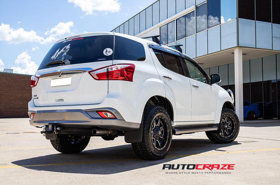 ISUZU MU X MAVERICK GLOSS BLACK MILLED ACCENTS
